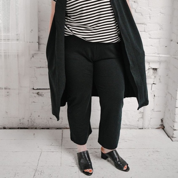 Memi Collective - The High Waisted Crops - Picture 3 of 4